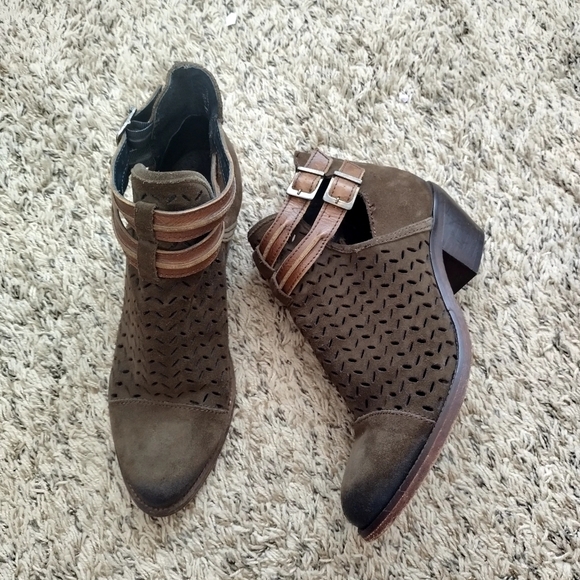 Circle G Ladies Olive Green Laser-Cut Suede Bootie sz 11 - Picture 1 of 8